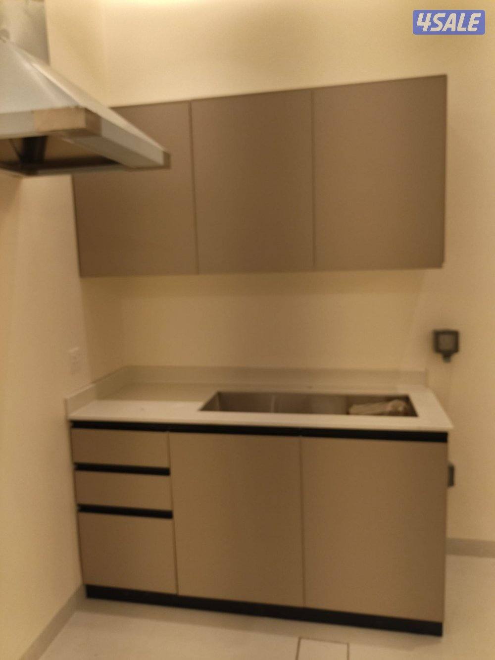 لايجار. شقه بالدوحه 3غرف وصاله ومطبخ وحمام2