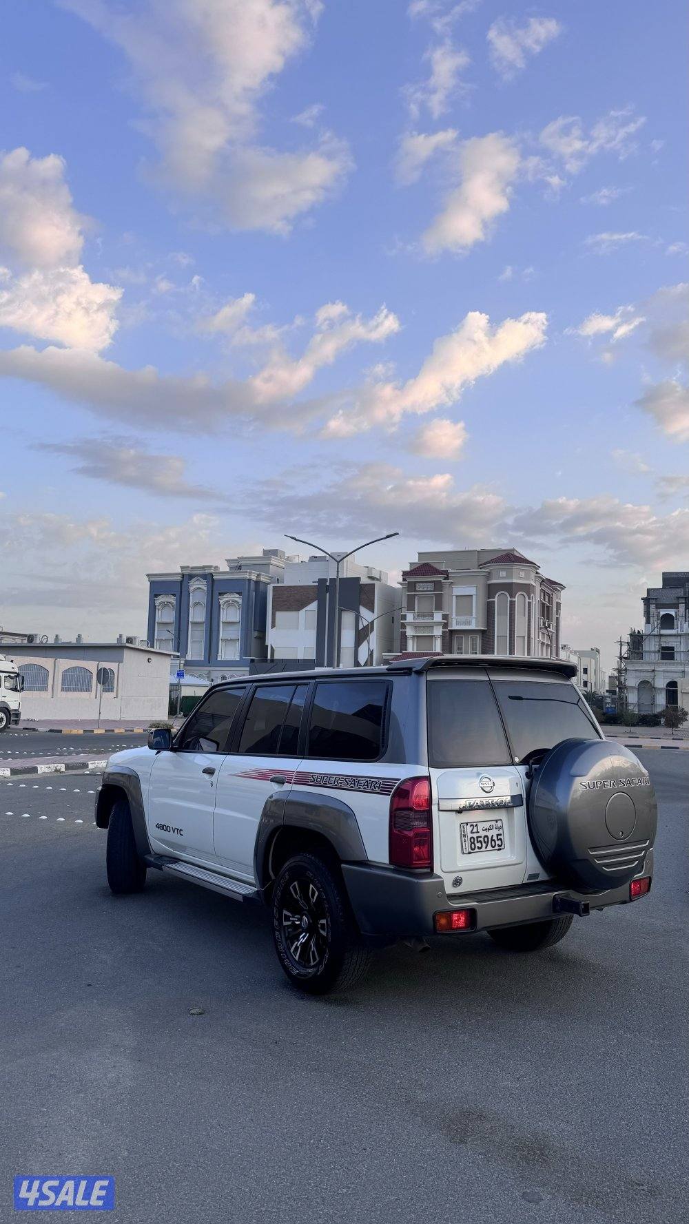 للبيع سوبر سفاري 2023 اللون ابيض6