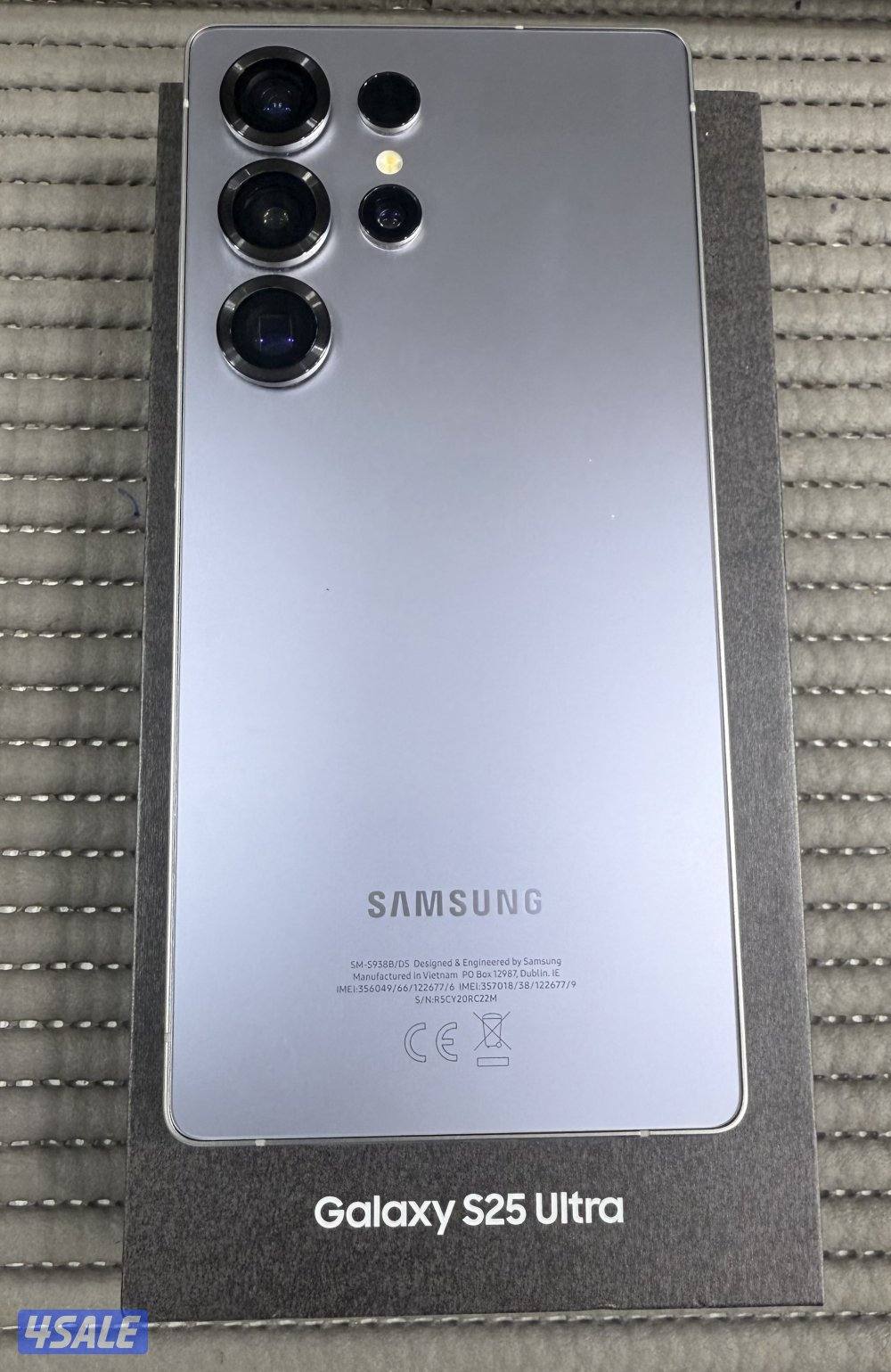Samsung Galaxy S25Ultra 512GB Silver Blue Used.2