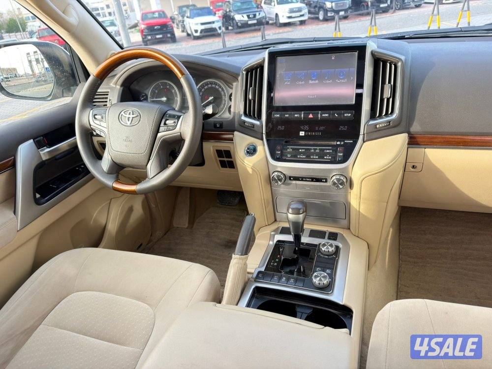 لاند كروزرVXR موديل 2016  عداد 277 الف10