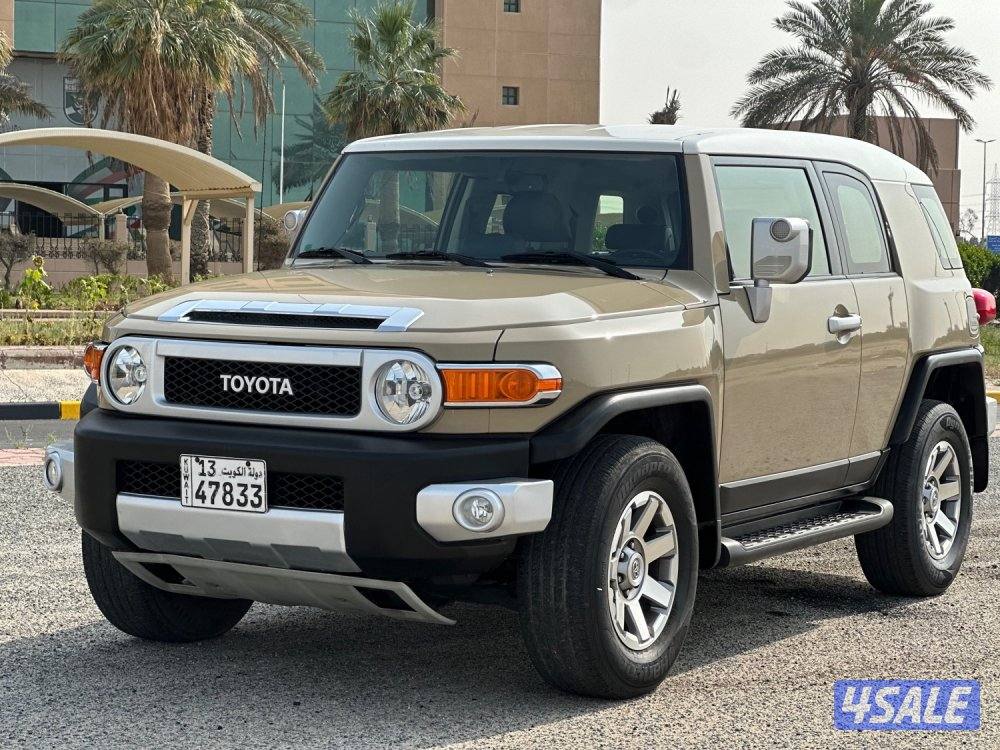 للبيع تويوتا FJ ماشي ١٠٠ الف كيلو1