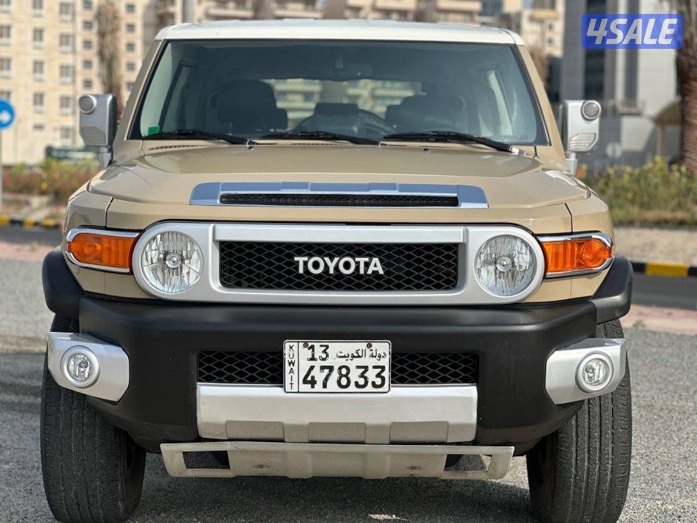 للبيع تويوتا FJ ماشي ١٠٠ الف كيلو2