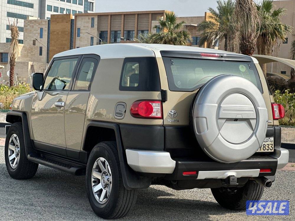 للبيع تويوتا FJ ماشي ١٠٠ الف كيلو4