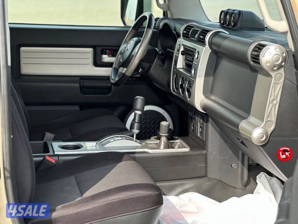 للبيع تويوتا FJ ماشي ١٠٠ الف كيلو5