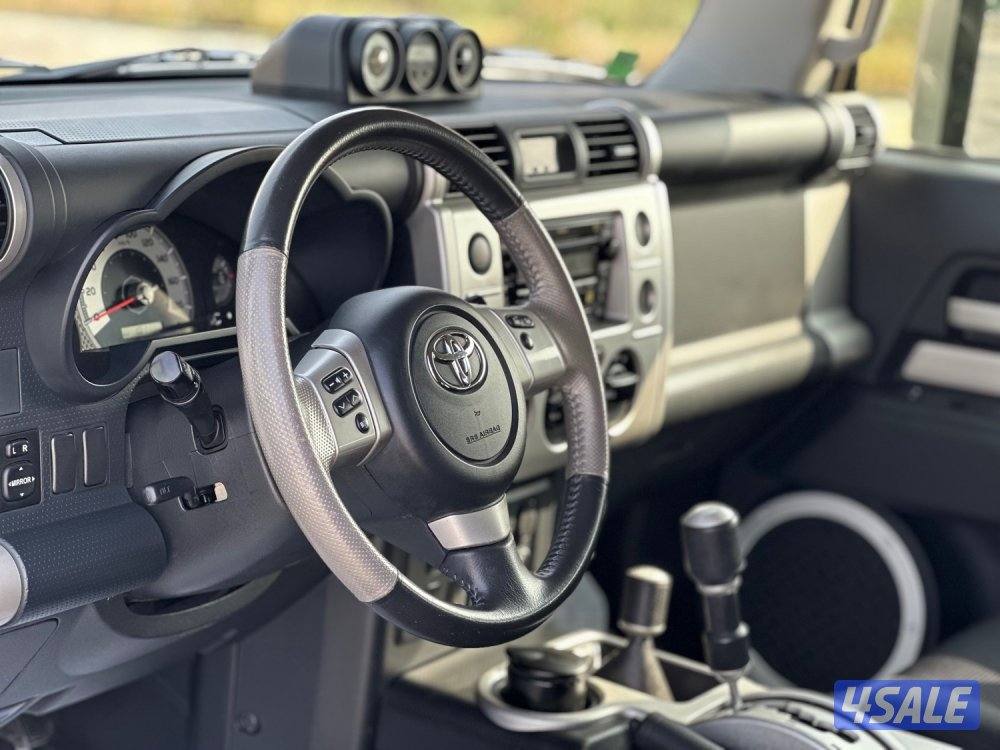 للبيع تويوتا FJ ماشي ١٠٠ الف كيلو8