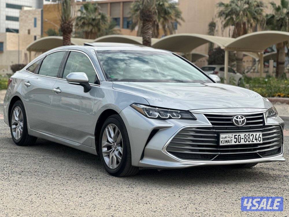 للبيع تويوتا افالون ماشي ١١٠ الف كيلو سيرفس وكالة0