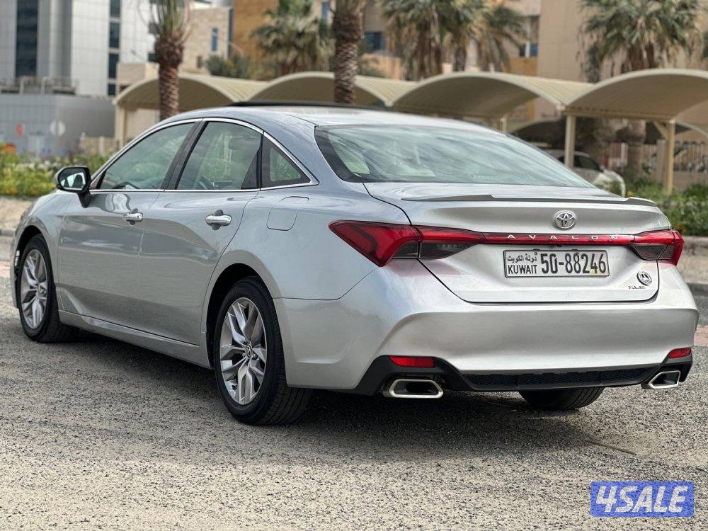 للبيع تويوتا افالون ماشي ١١٠ الف كيلو سيرفس وكالة3