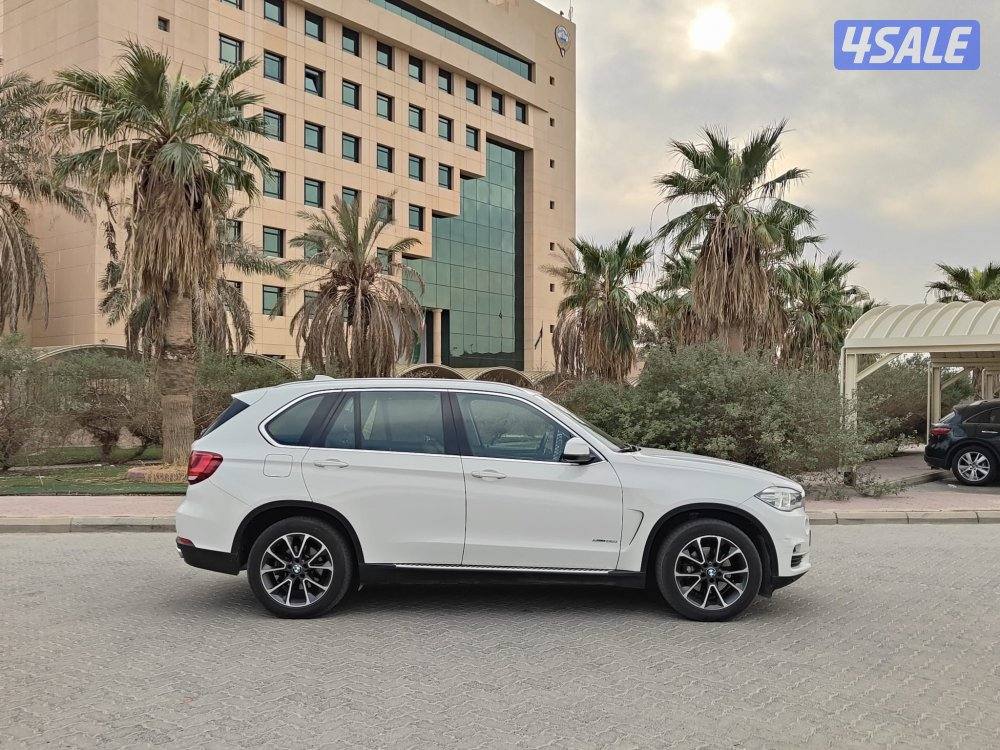 سيارة بي ام0