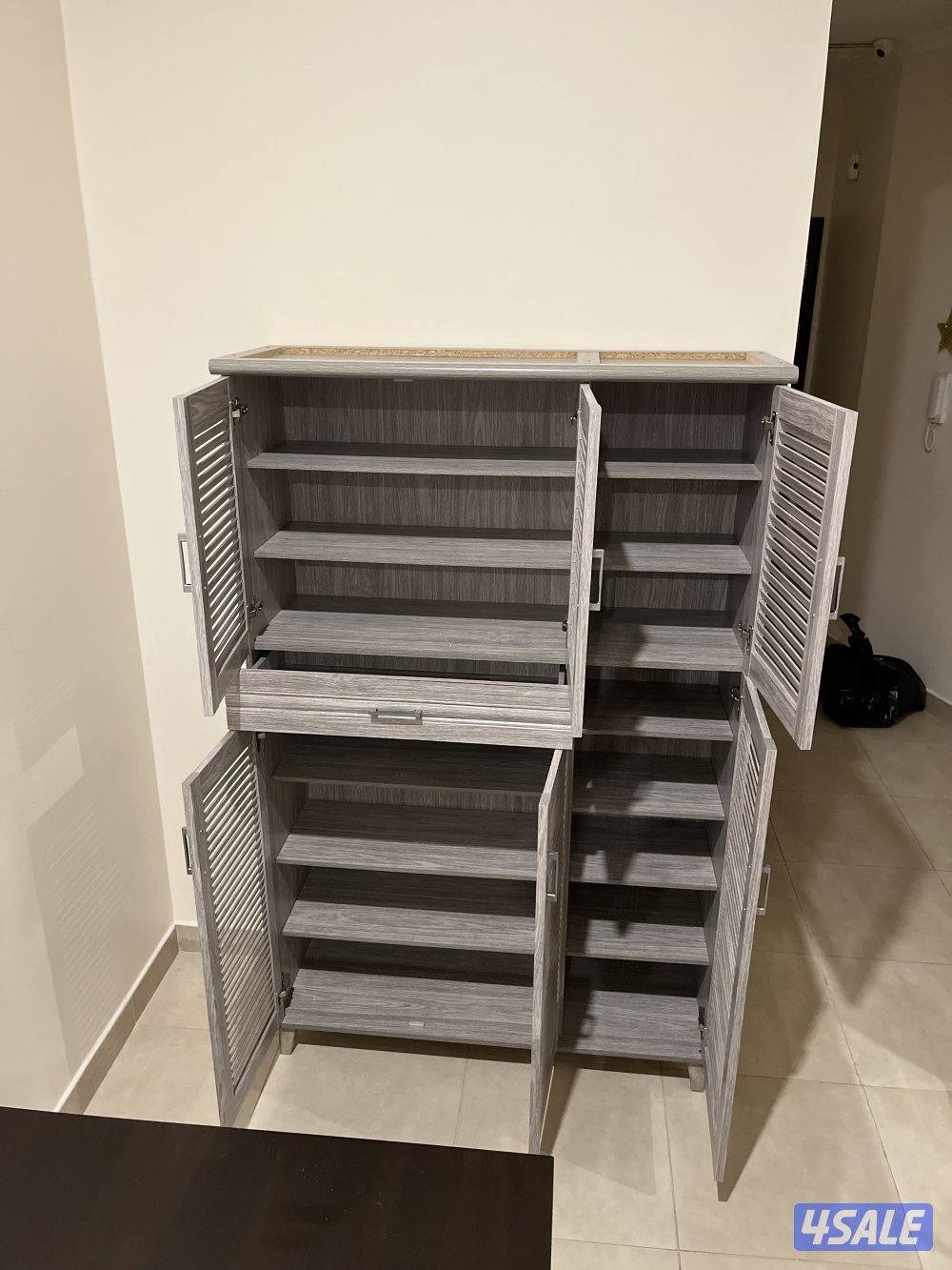 خزانه للأحذيه1