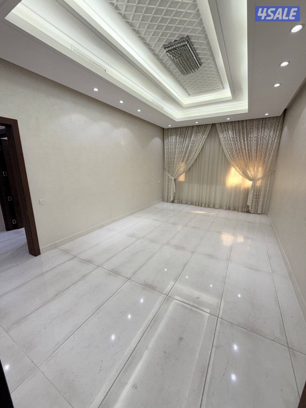 للإيجار شقه فاخره سكن المالك في ابو فطيره3