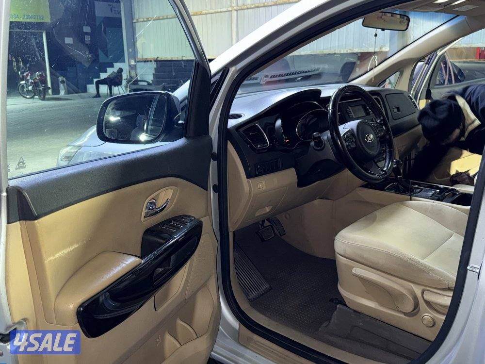 كيا كارنفال لتواصل  قابل  السعر2500 دينار كويتي  قابل للمساومه للصامل2