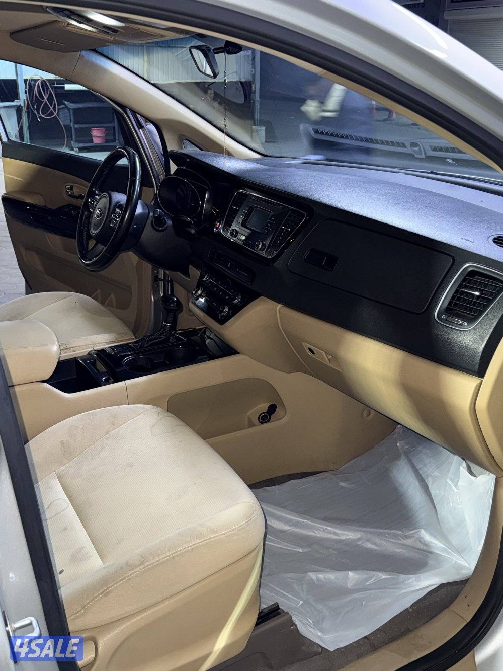 كيا كارنفال لتواصل  قابل  السعر2500 دينار كويتي  قابل للمساومه للصامل3