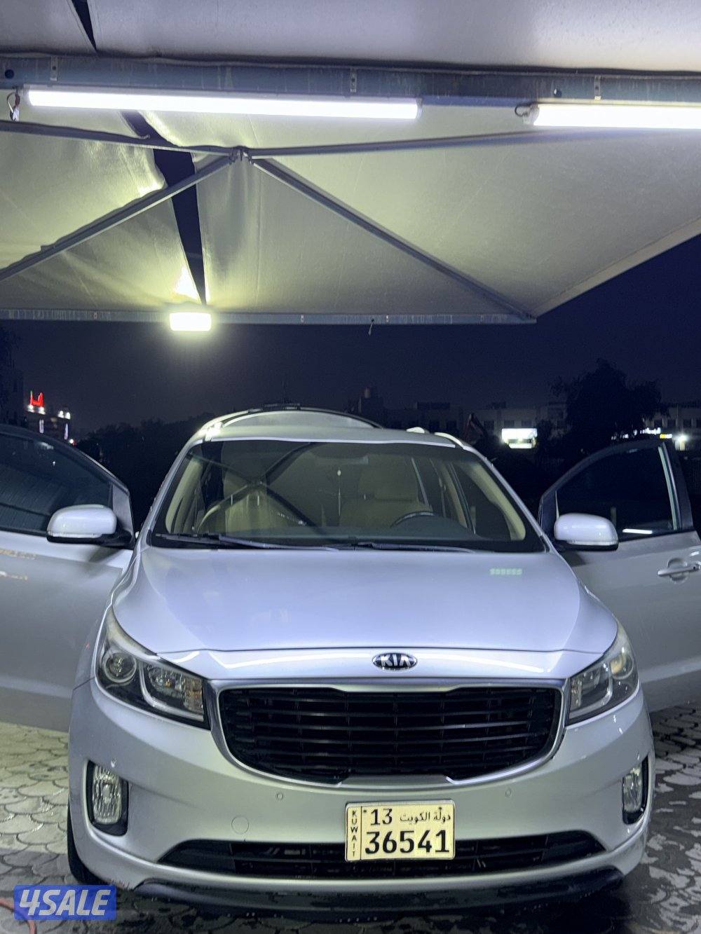 كيا كارنفال لتواصل  قابل  السعر2500 دينار كويتي  قابل للمساومه للصامل5