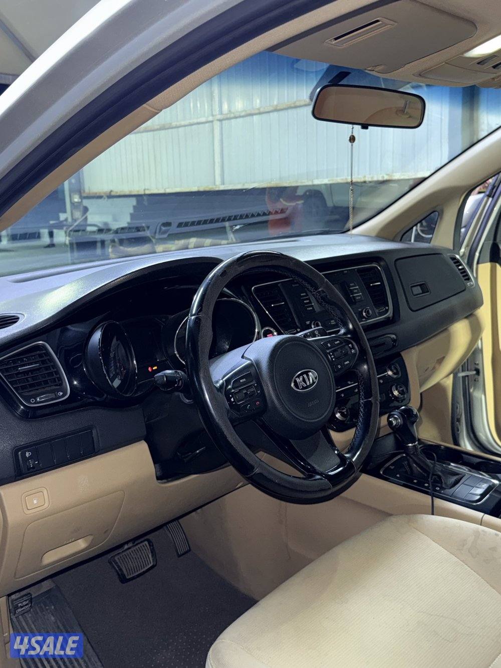 كيا كارنفال لتواصل  قابل  السعر2500 دينار كويتي  قابل للمساومه للصامل6