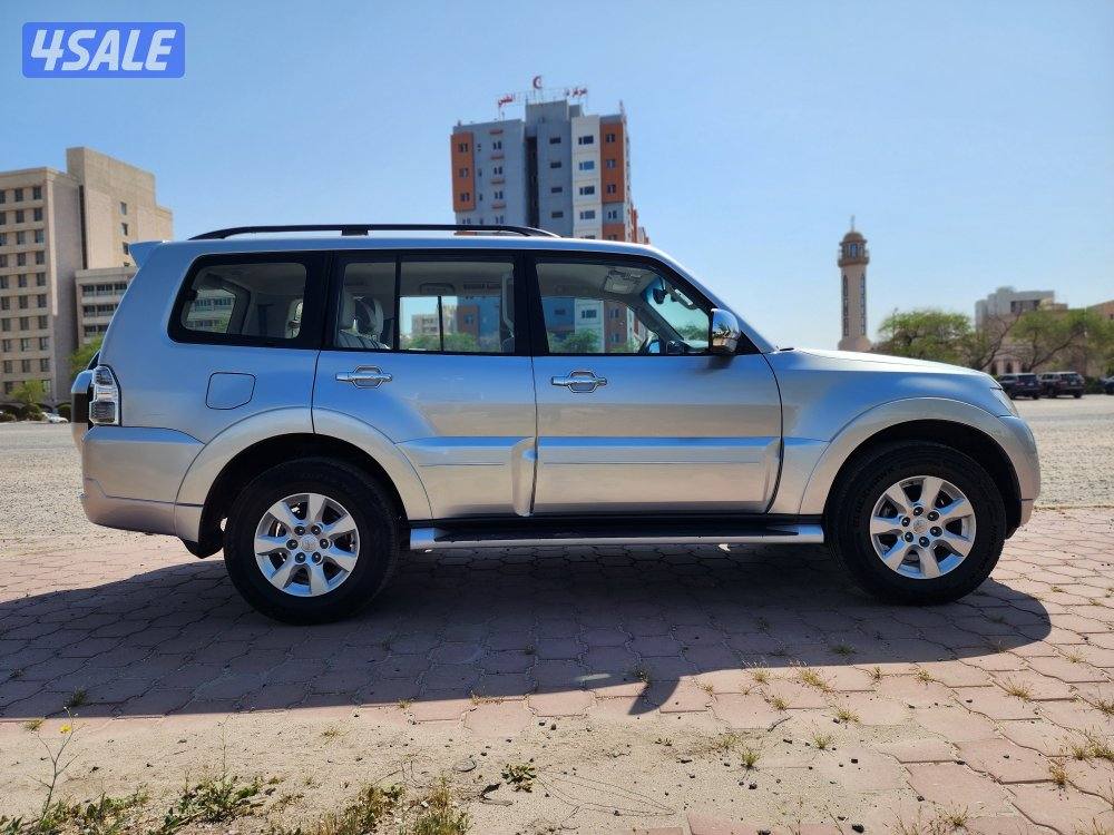 ميتسوبيشي باجيرو ماكينة 6 سلندر3500 ccموديل 2020 عداد 313ألف شرط الفحص3