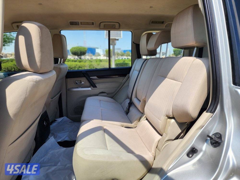 ميتسوبيشي باجيرو ماكينة 6 سلندر3500 ccموديل 2020 عداد 313ألف شرط الفحص5