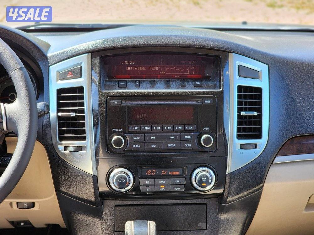 ميتسوبيشي باجيرو ماكينة 6 سلندر3500 ccموديل 2020 عداد 313ألف شرط الفحص7