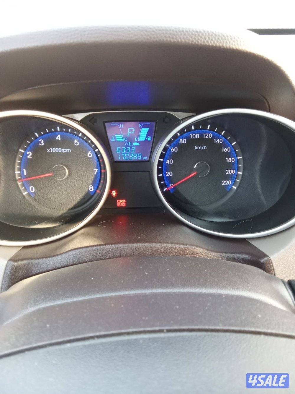 للبيع توسان 2013 شرط الفحص ماشيه ١٧٠ الف3