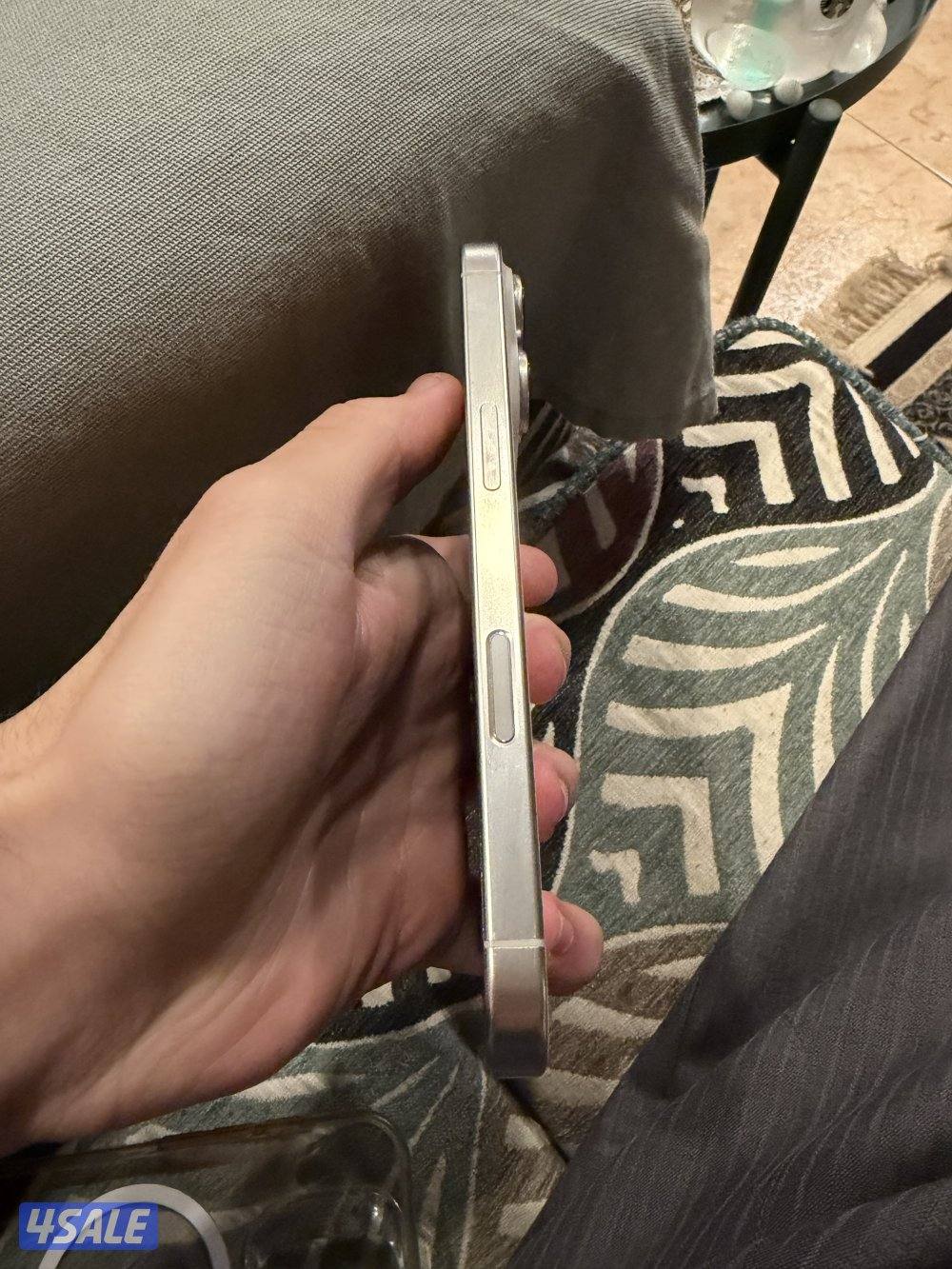 للبيع ايفون 16 برو نظيف فقط زلوغ بسيطه بالشاشه4