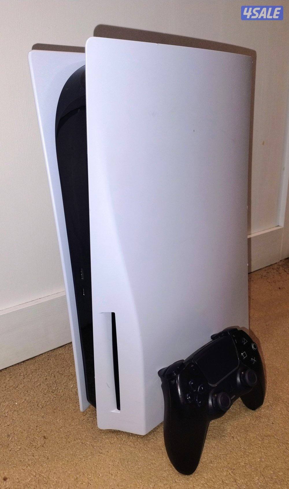 بلايستيشن 5  مستعمل فيها خدش بسيط1