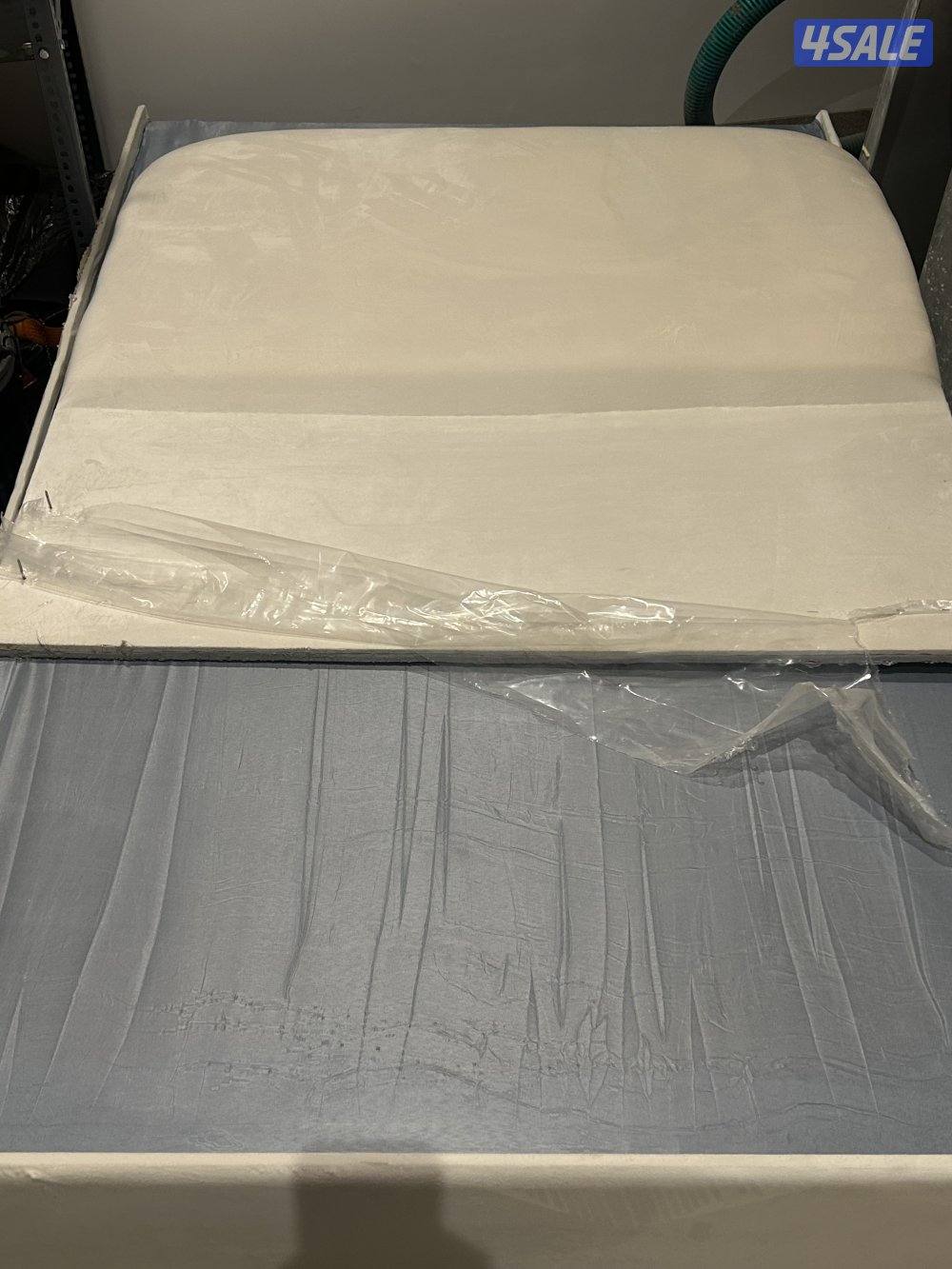 سريرن نفر ونص نفس الحجم كلهم واحد ابيض وواحد رمادي والنقل على الشاري1