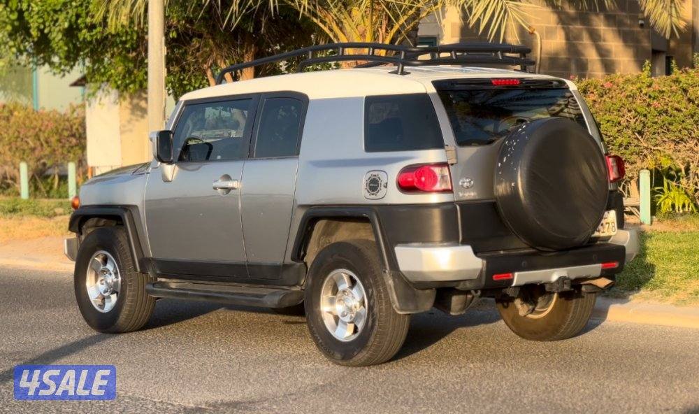 للبيع FJ2010 نظيف بحاله ممتازه0