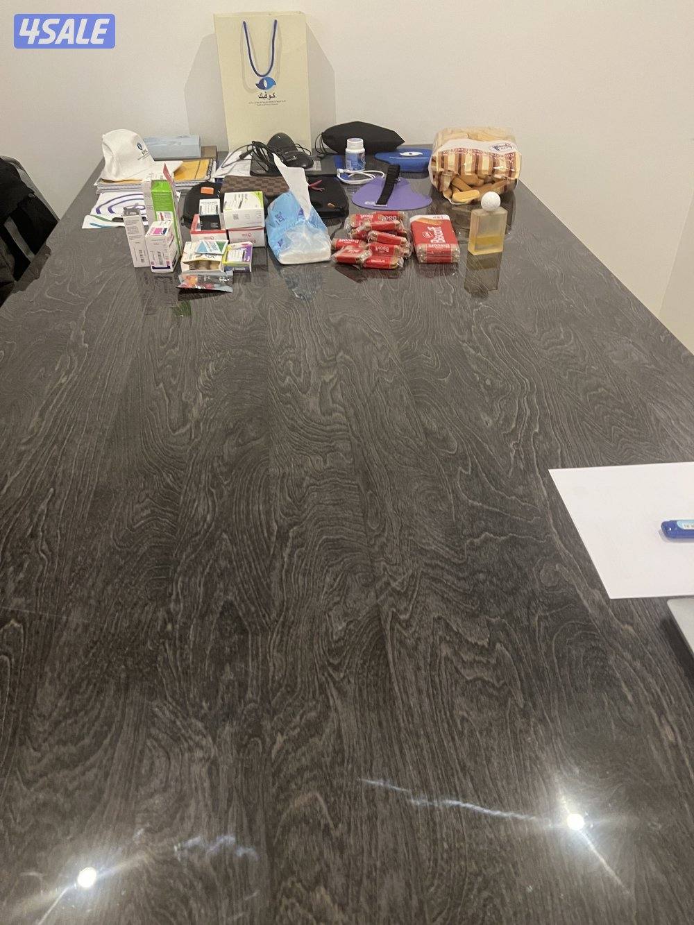 طاولة سفرة بدون كراسي ايطالي الصنع ١١٥ سم * ٢٥٠ سم3