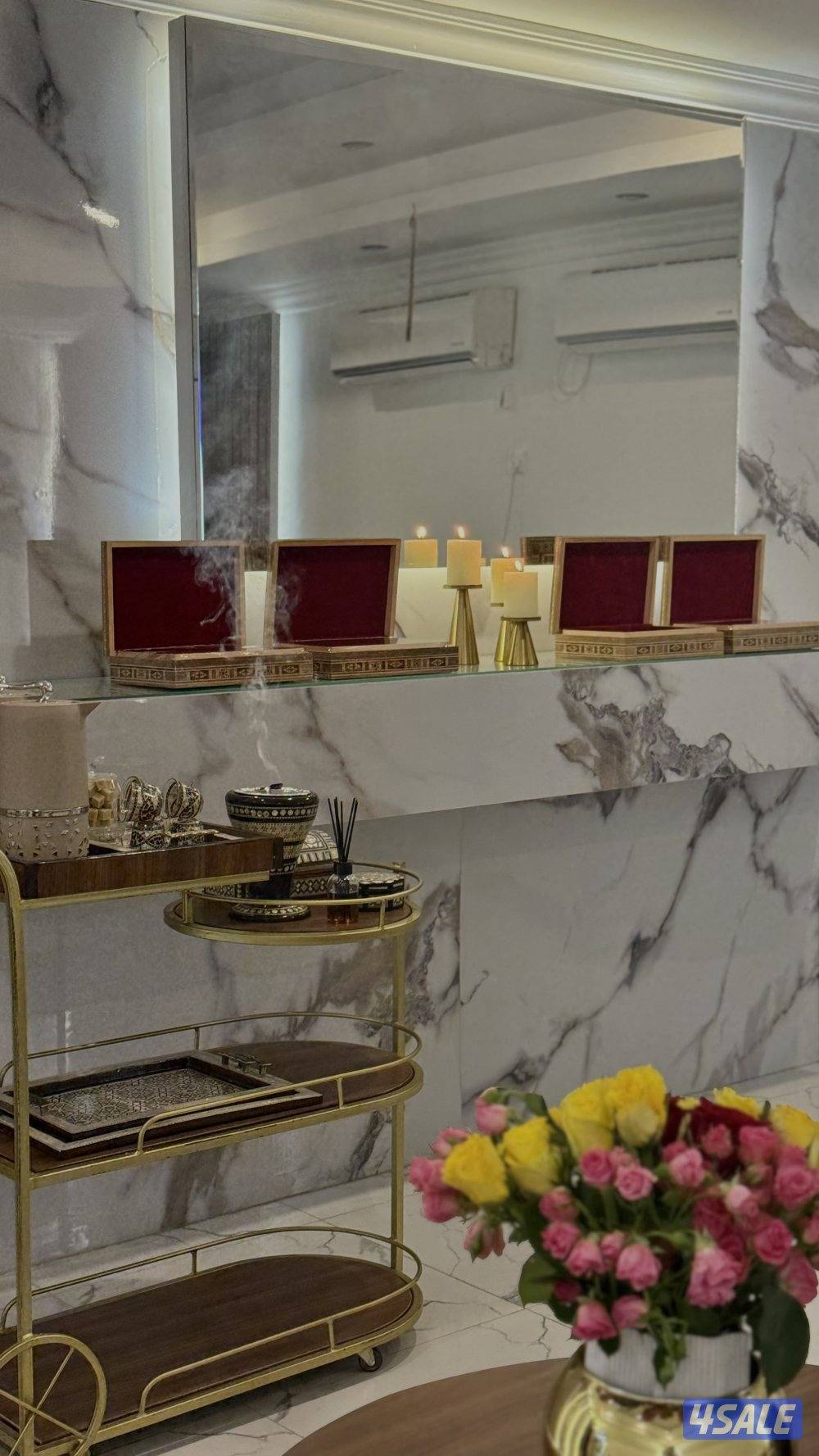 للبيع فازات و طاولات استعمال خفيف جدا0