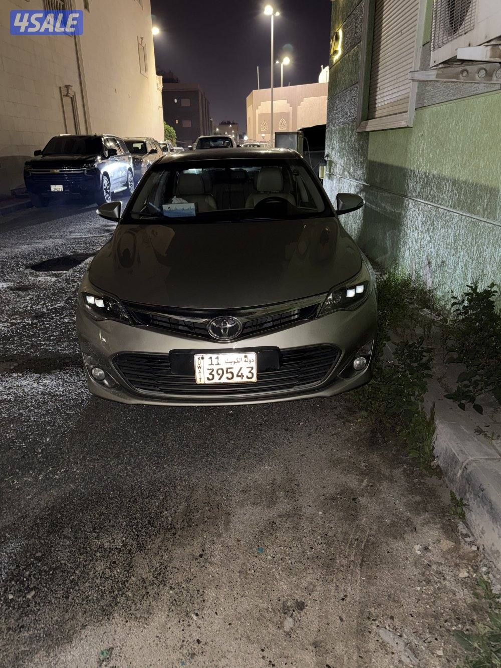 تيوتا افالون 2014 اللون ذهبي  مو محتاجه شي  دق سلف وامش3