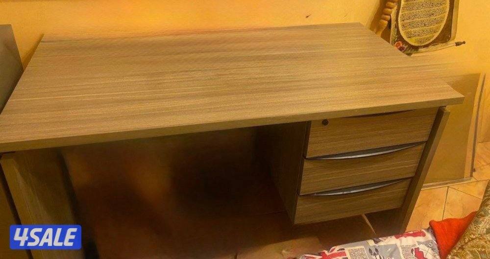 مكتب للبيع 5 دنانير0