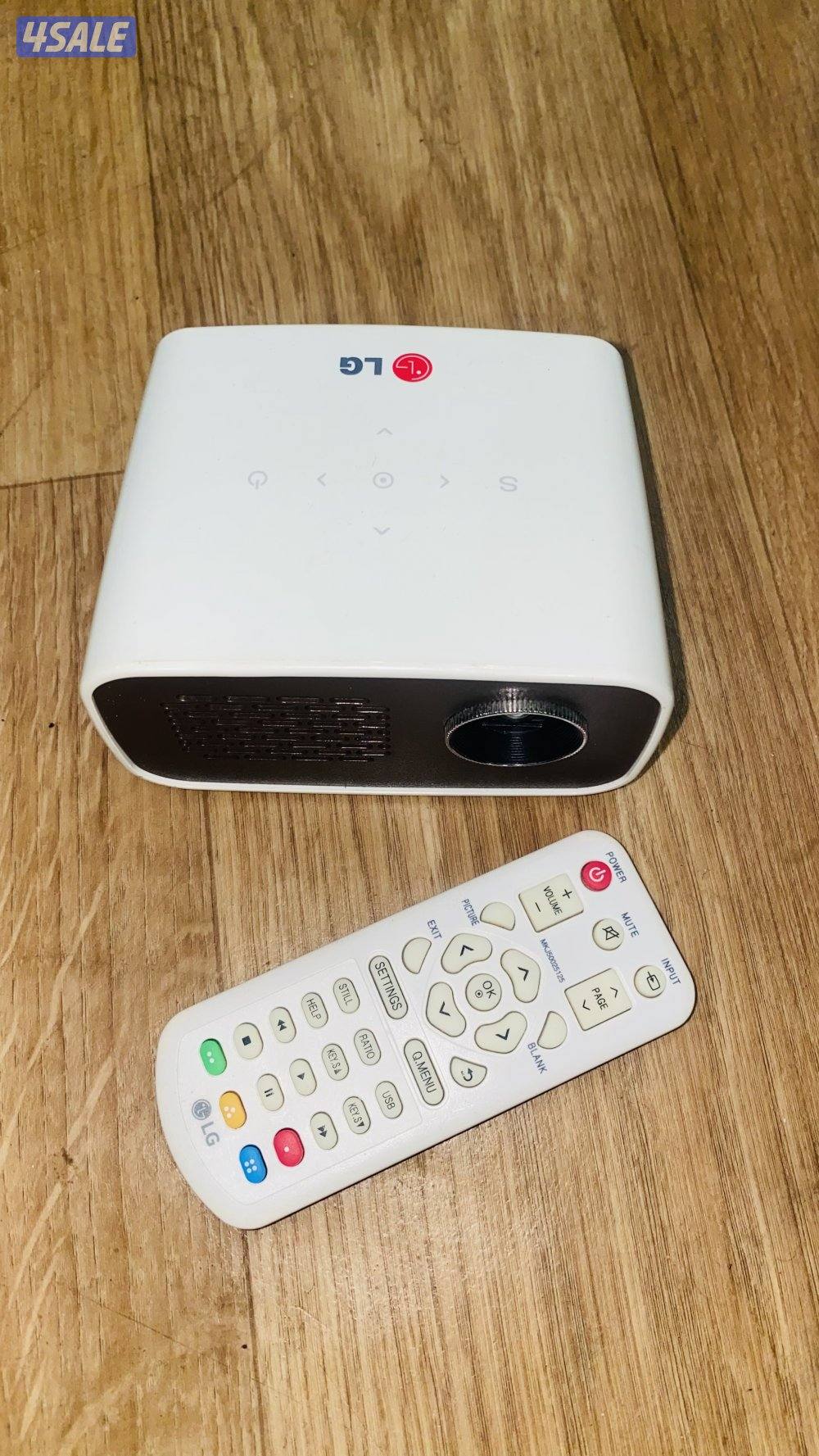 بروجيكتور ال جي صغير وعملي بحالة الجديد يعرض حتى 100 بوصه0