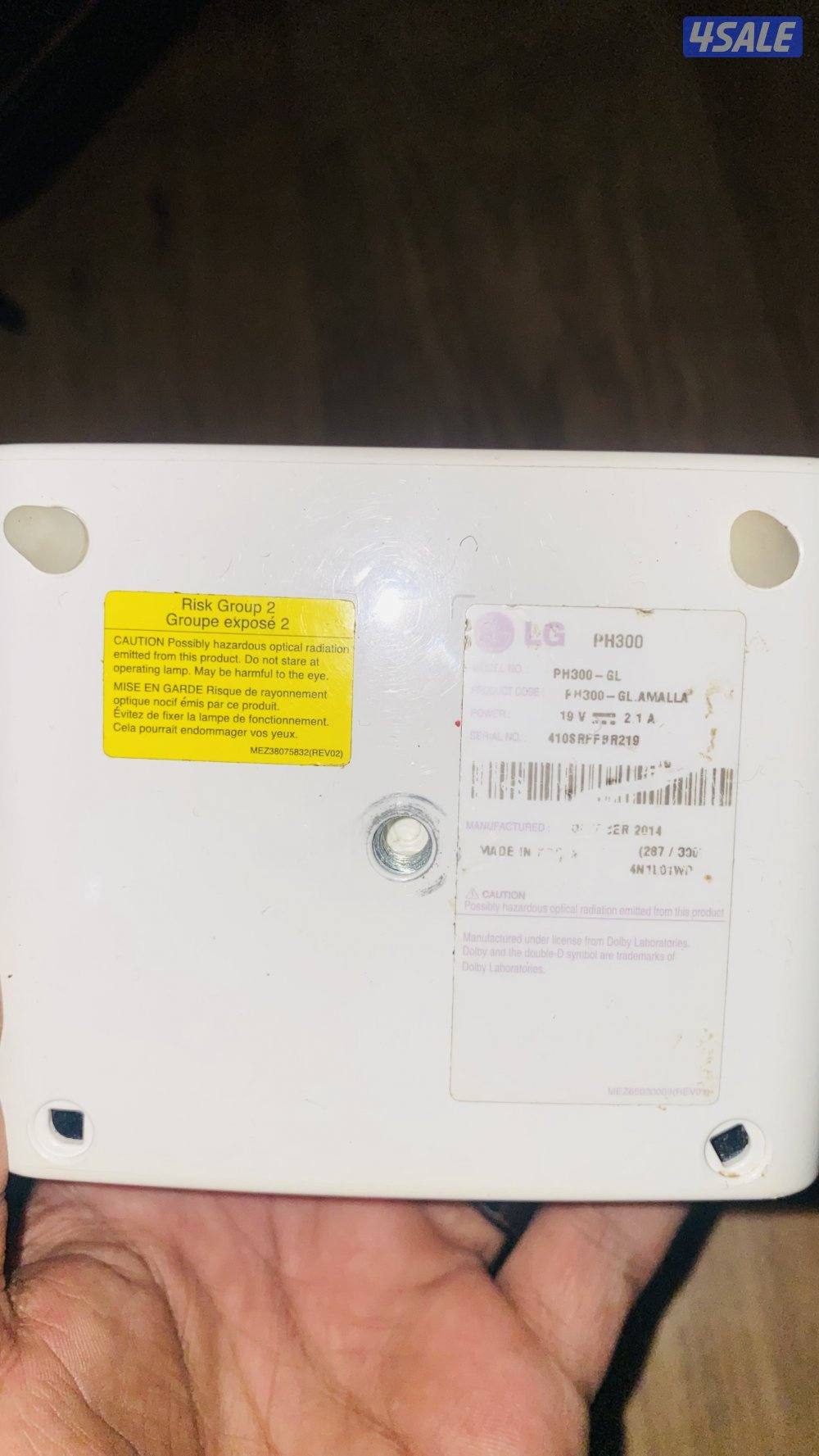 بروجيكتور ال جي صغير وعملي بحالة الجديد يعرض حتى 100 بوصه6