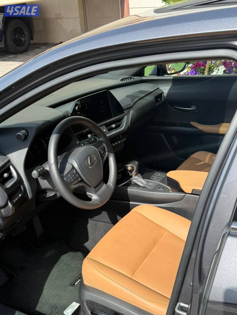لكزس UX200 - موديل 2023 - وارد الساير - صبغ الوكاله4