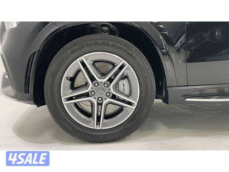 Mercedes-Benz GLE SUV8