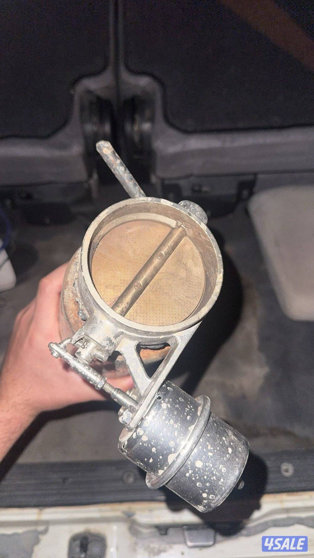 للبيع اقزوز  اف ون معه كامل مرفقاته والكتاوت ماله2