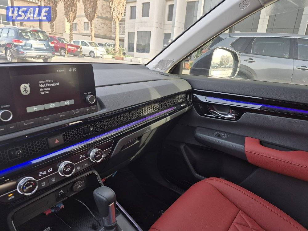 هوندا CRV الفئه الثانيهLX مع اضافات. و تأمين. وصيانه مجانيه سنتين2