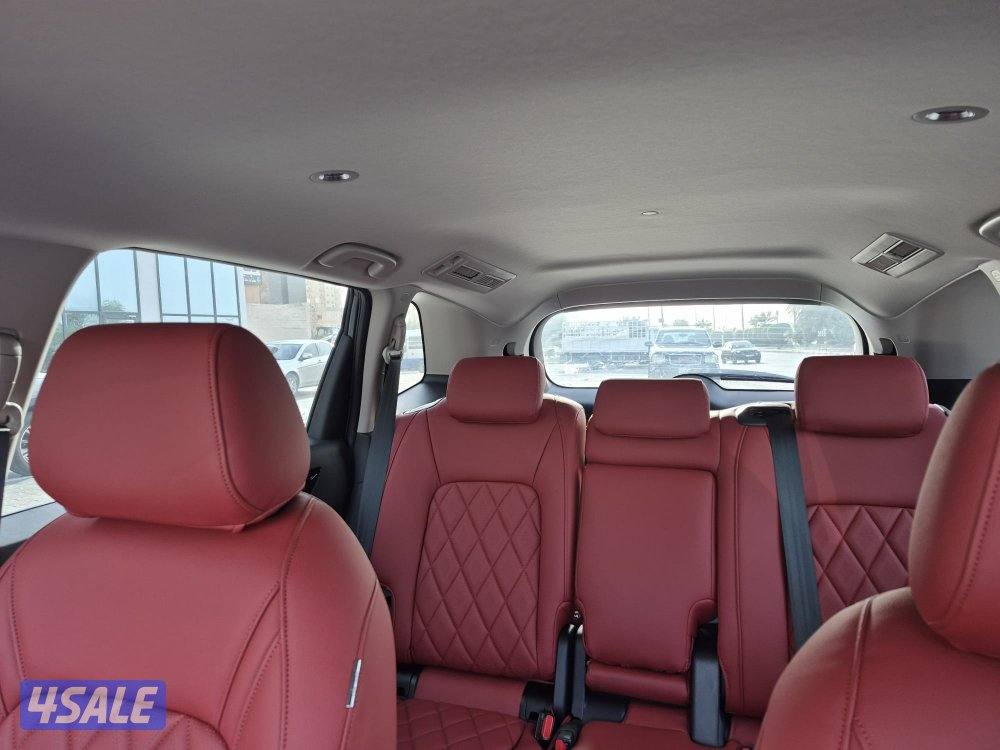 هوندا CRV الفئه الثانيهLX مع اضافات. و تأمين. وصيانه مجانيه سنتين4