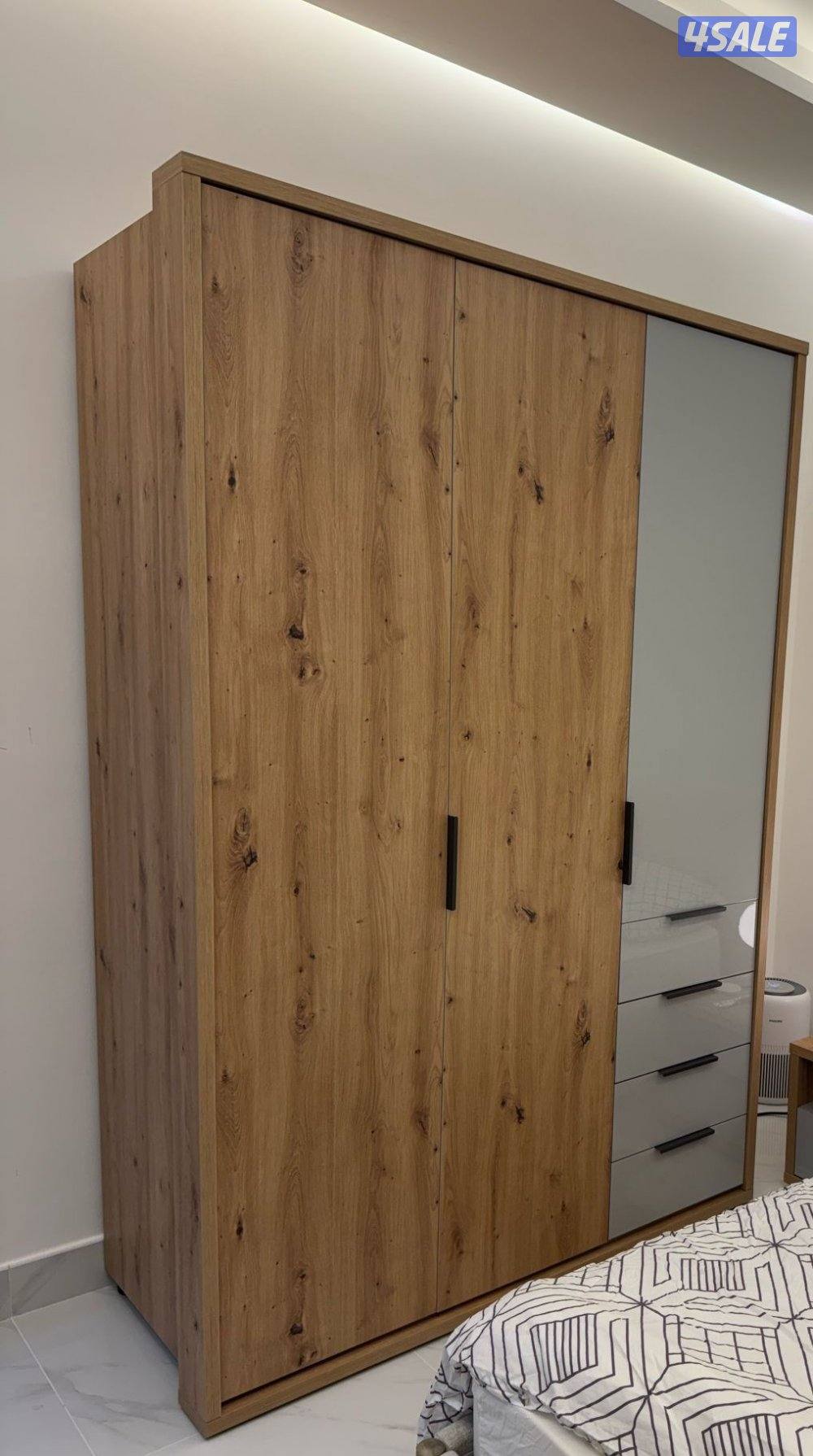 Unused cupboard, ready for pick up.0