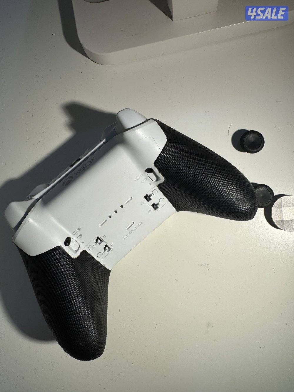 يد تحكم اكس بوكس ايلايت غير مستعمله ولكن مفتوحه من الكرتون سليمه 100%2