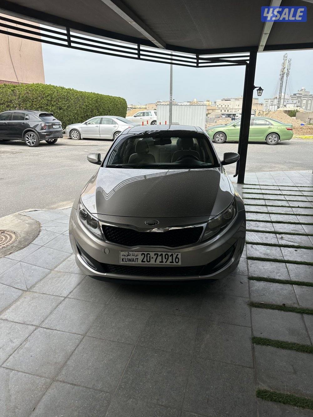 كيا ابتيماموديل2013عداد 68742 قابل للزياده شرط الفحص اللون ذهبي2