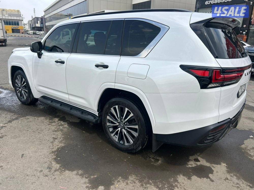 لكزس LX600 درجة ثانيه  twinturbo .V6 موديل 2023 ماشى 81.000 k.m3