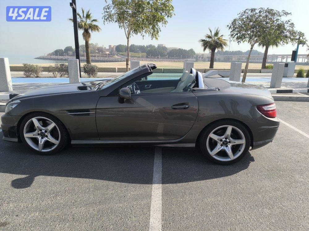 للبيع slk حجم 200 موديل 2013 ماشي 83 الف بحاله ممتازه جدا  3 قطع صبغ0
