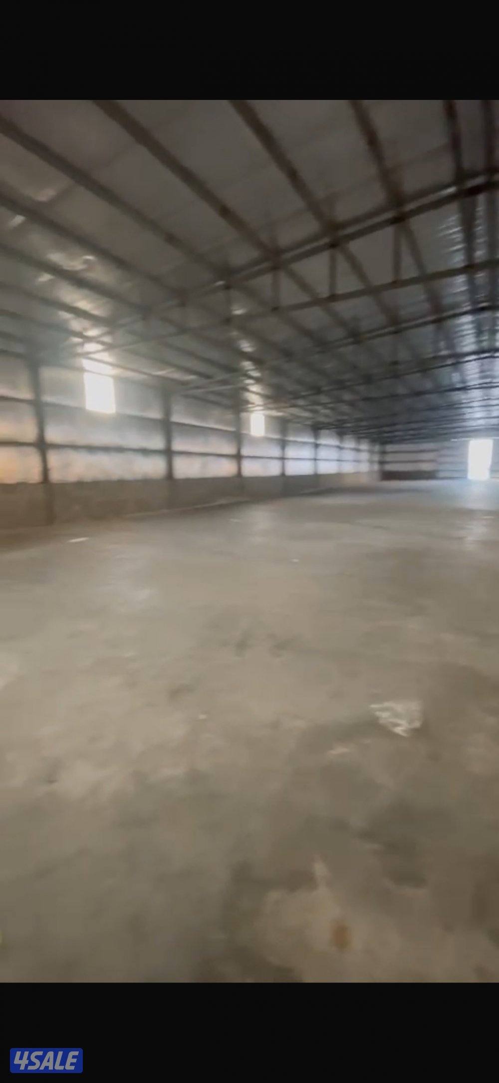 للإيجار مخازن بالصليبيه مساحات من 500 و 10002