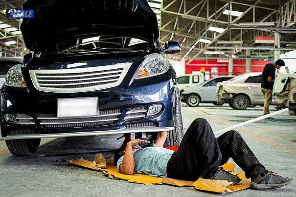 كراج متنقل كهربائي سيارات فحص  برمجه كمبيوتر تبديل بطاريات5