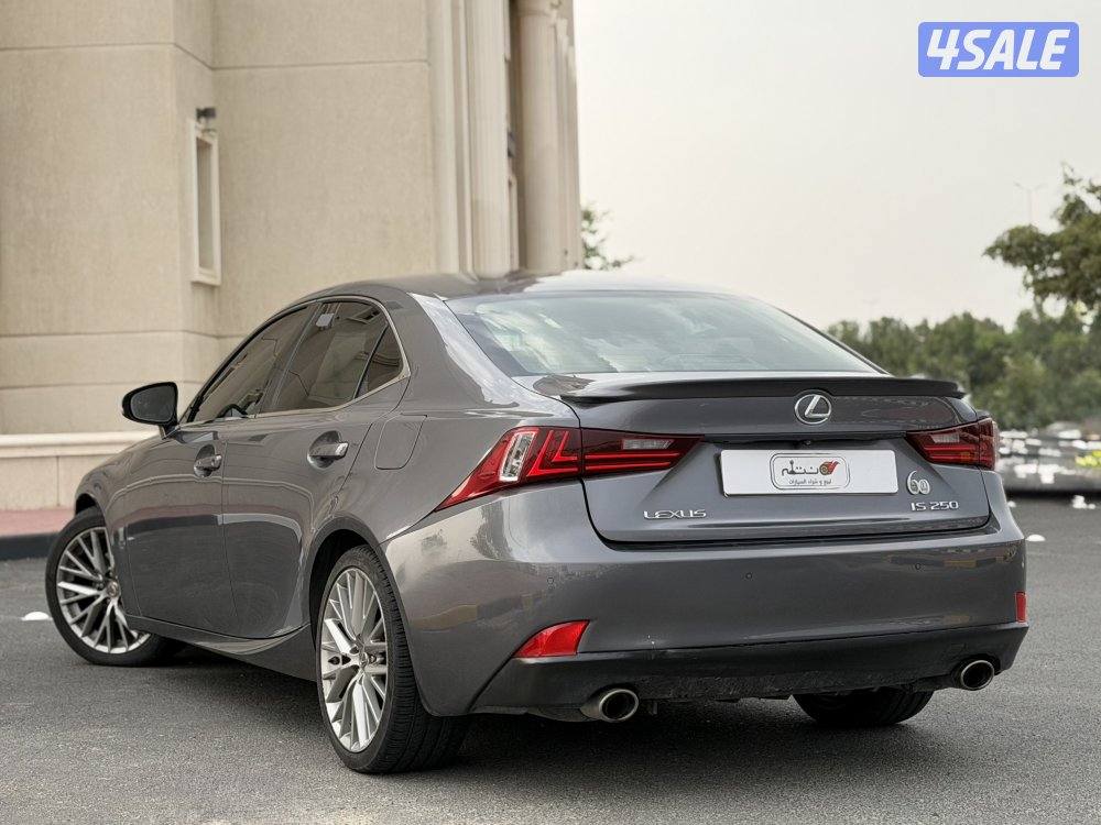 لكزس IS 250 موديل 20154