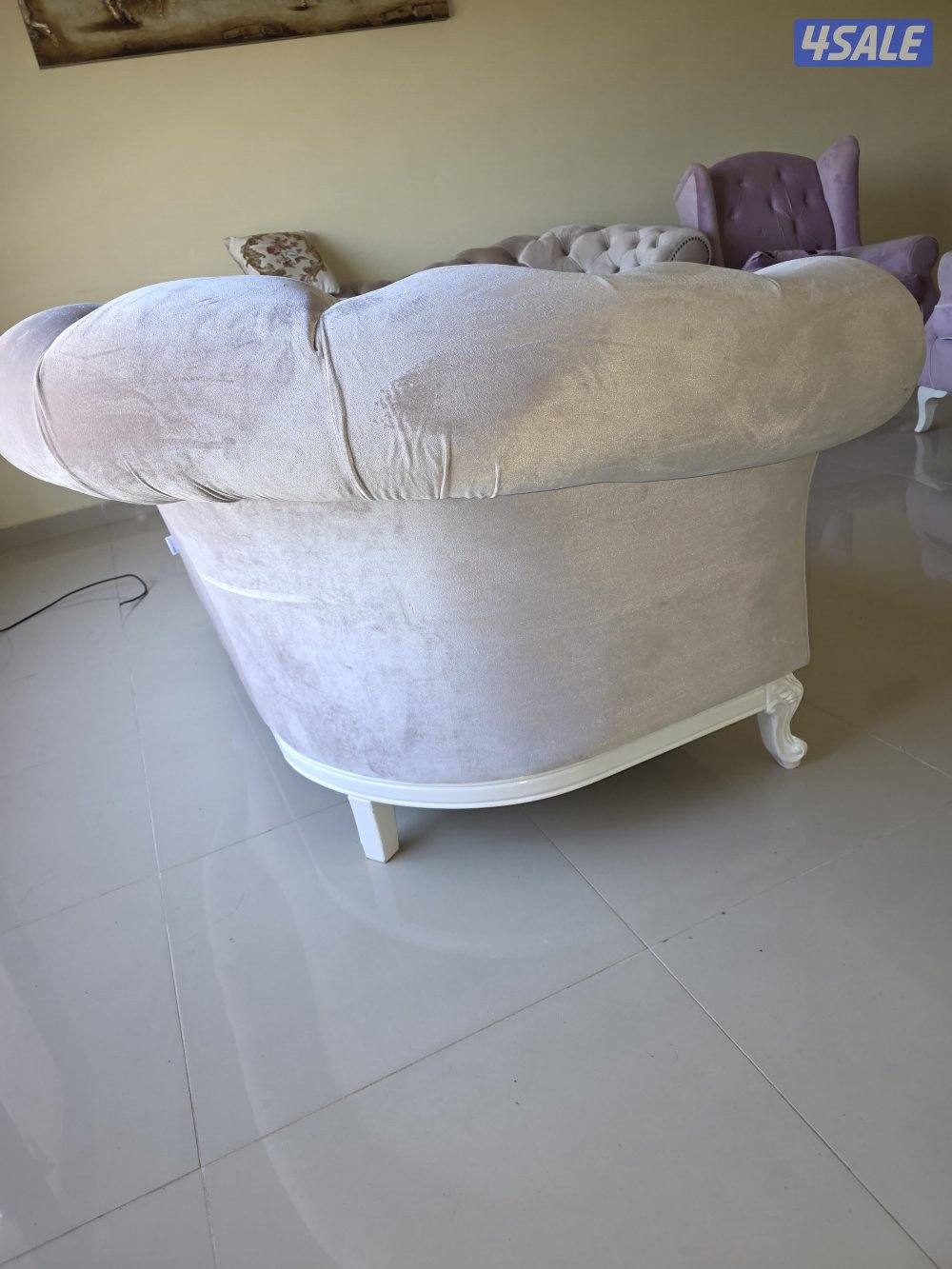 طقم كنب كلاسيك فاخر 5–7 مقاعد بحالة ممتازة – لون بيج ووردي – 180 دك قا2