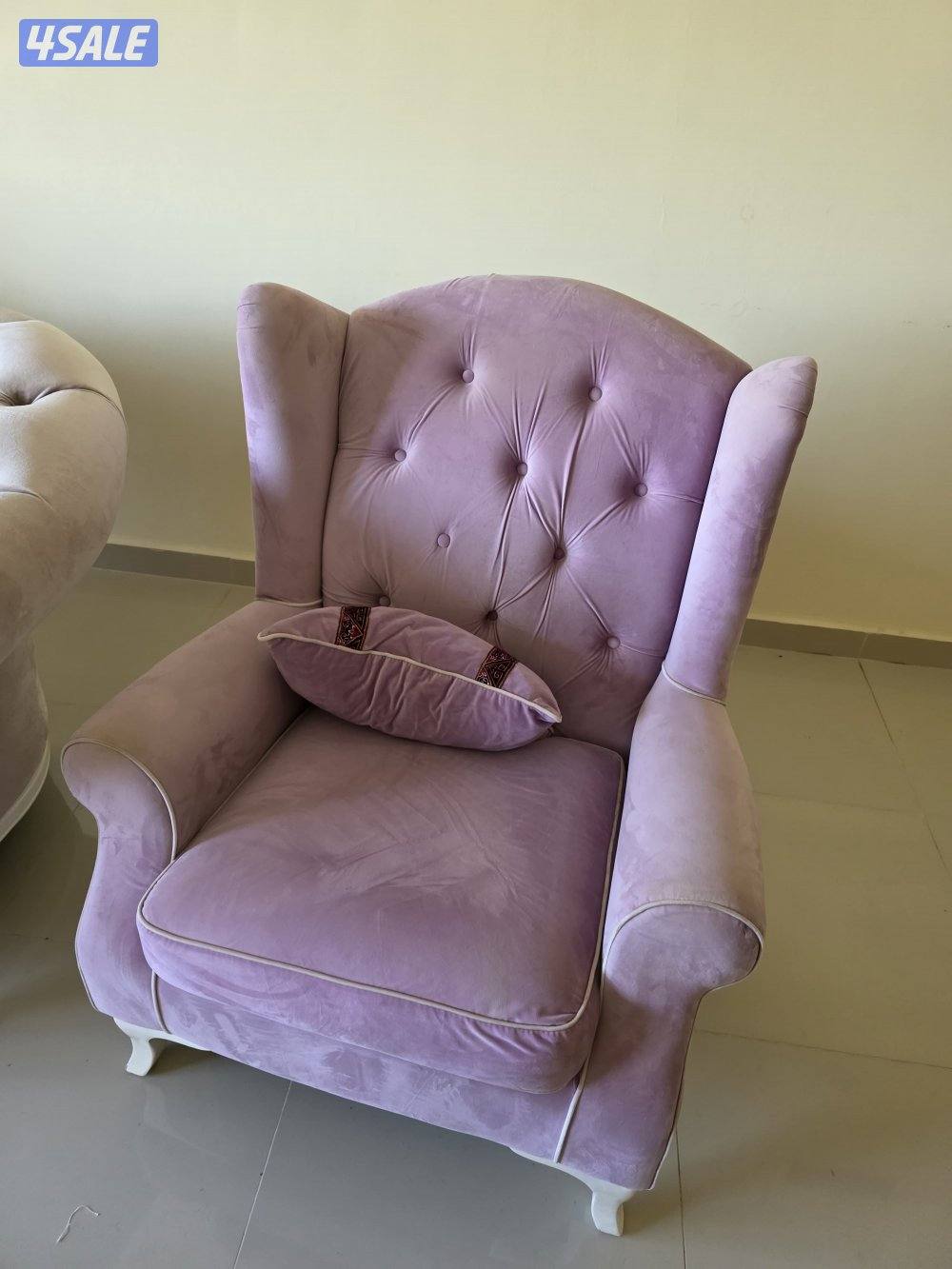 طقم كنب كلاسيك فاخر 5–7 مقاعد بحالة ممتازة – لون بيج ووردي – 180 دك قا8