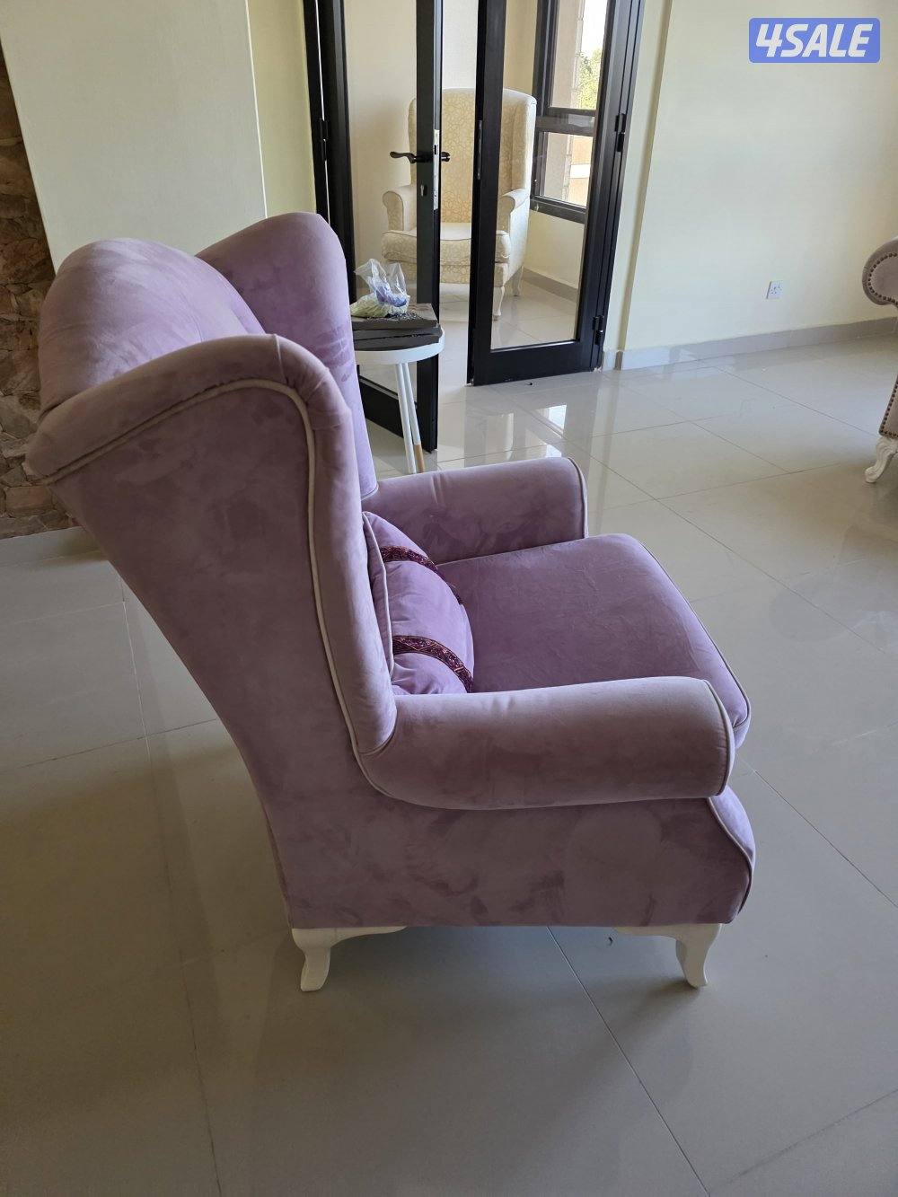 طقم كنب كلاسيك فاخر 5–7 مقاعد بحالة ممتازة – لون بيج ووردي – 180 دك قا9