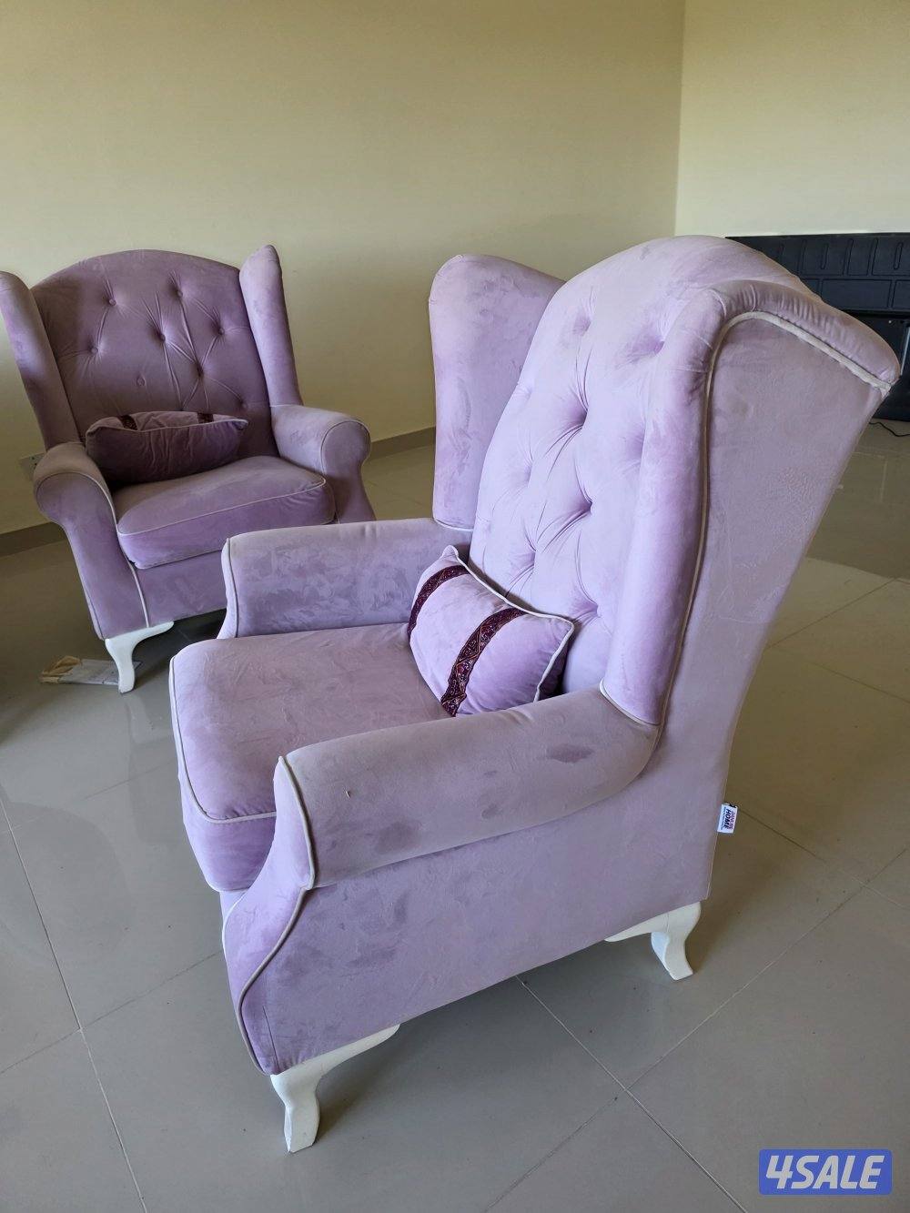 طقم كنب كلاسيك فاخر 5–7 مقاعد بحالة ممتازة – لون بيج ووردي – 180 دك قا10