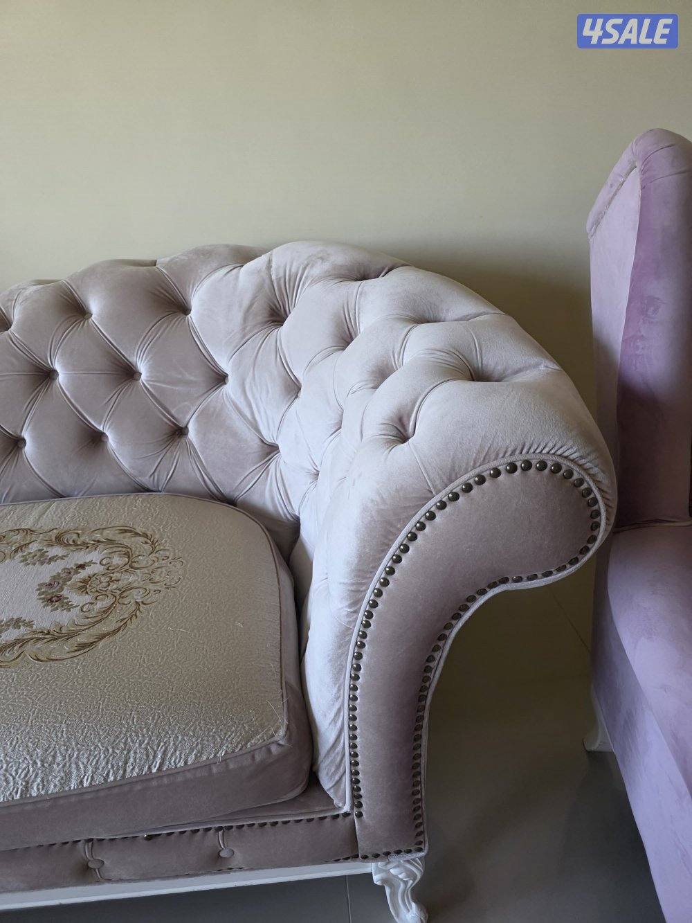 طقم كنب كلاسيك فاخر 5–7 مقاعد بحالة ممتازة – لون بيج ووردي – 180 دك قا12